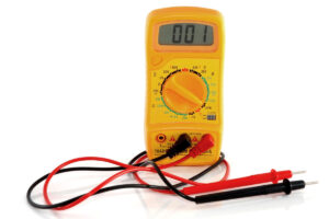 ولت متر دیجیتال چیست؟ کاربرد و مزیت‌های ولت سنج دیجیتال