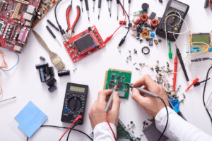 تفاوت آمپرسنج و ولت سنج چیست؟ – مقایسه کامل و ساده